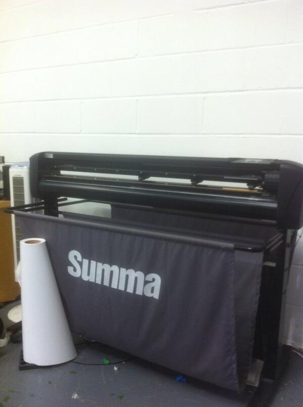 MidlandsSigns's tweet photo. Where the magic happens! Few snaps of the machinery in our unit, #roland printer #summa cutter #easymount laminator http://t.co/cFf4iOWmeG