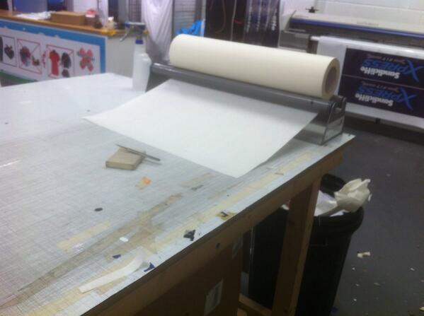 MidlandsSigns's tweet photo. Where the magic happens! Few snaps of the machinery in our unit, #roland printer #summa cutter #easymount laminator http://t.co/cFf4iOWmeG