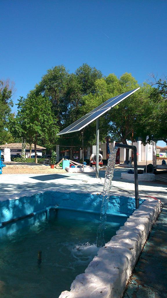 RiegosLozano_'s tweet photo. Apueste por las #renovables. BOMBEO #SOLAR. Toda la información que necesita en @RiegosLozano_ @feria_FERCAM #fercam http://t.co/z9th1QuCDs