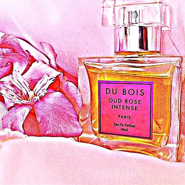 FragranceDuBois's tweet photo. The world is a rose; smell it and pass it to your friends. - Persian Proverb #OudRose Intense http://t.co/4w4no7SBmW