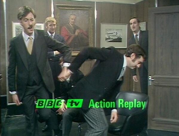dearquitectos's tweet photo. El rol del arquitecto según los Monty Python  http://t.co/ITF7fsFC2u
 #arquitectura http://t.co/u6VSEPAsk9