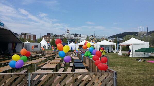 sundsvallpride's tweet photo. Då var vi igång igen! PARADEN @sundsvallpride  STARTAR 14:00 - Välkommen! #sundsvallpride http://t.co/Lvzo2TH6bo