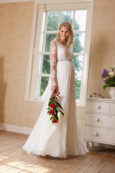 omcreatives's tweet photo. Lace, Silk and a Bump: #Bridal #Trends for 2014 http://t.co/pY8zUmEFJt
#wedding http://t.co/1szGp6NhmF
