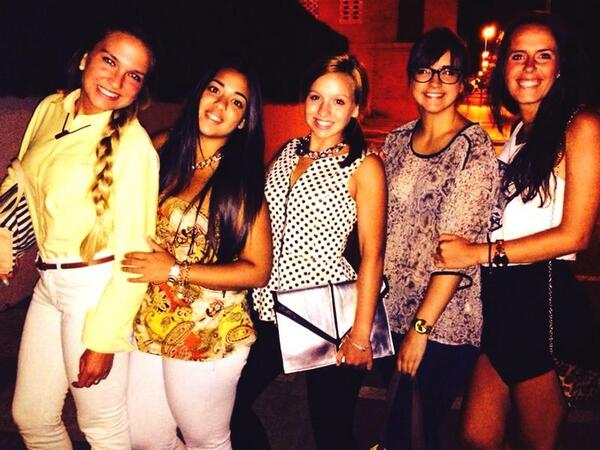 melanipitu's tweet photo. Despues de mucho tiempo al fin juntas!!! Se os quieres guarris!! ♥♥ http://t.co/n8Whk4dTnV