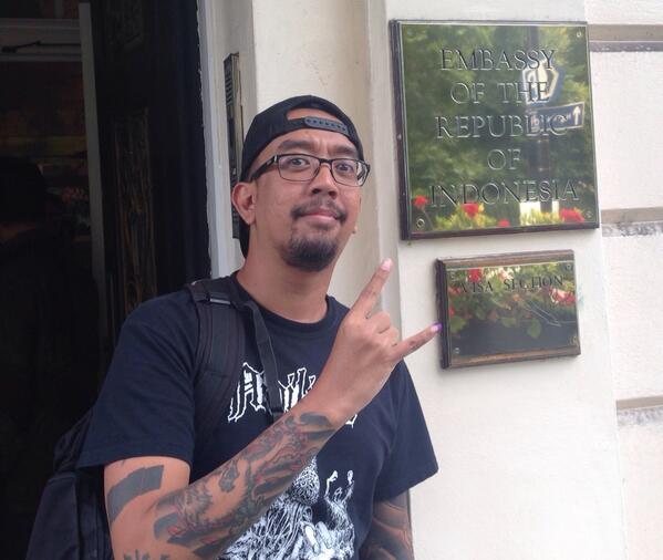 selalu golput. sekalinya nyoblos, di KBRI London. buat gue, Orba &amp; fasisme jangan sampai berkuasa. \m/