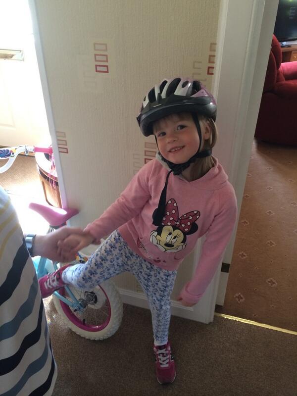 Debz_Whitby's tweet photo. Abigail's first attempt at riding her bike without stabilisers. @Team_Whitby_ http://t.co/UdlEctGuB2