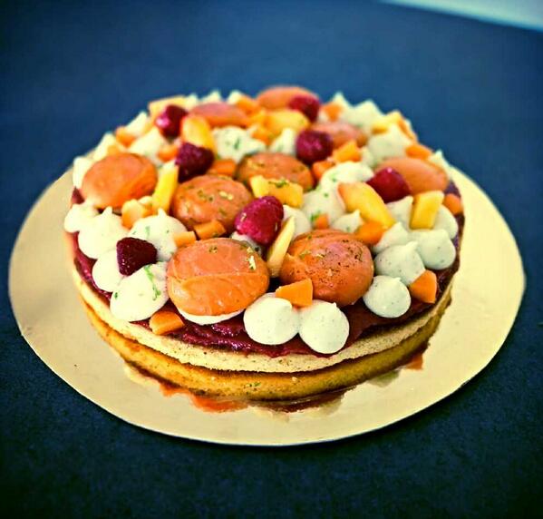 Johan_LMP's tweet photo. @FoudePatisserie @bymichalak premier test : #fantastik abricots rôtis, pêche et framboise ;-) #PâtisserieMaison http://t.co/ci27iWLmfW