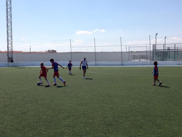 CampusBolanos's tweet photo. Segundo partido de la mañana. Empate a 3 goles #CampusFutbolBolaños http://t.co/UuMsVNhoVE