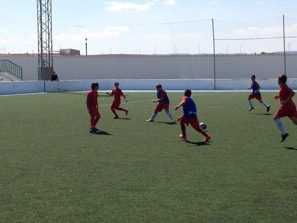 CampusBolanos's tweet photo. Segundo partido de la mañana. Empate a 3 goles #CampusFutbolBolaños http://t.co/UuMsVNhoVE