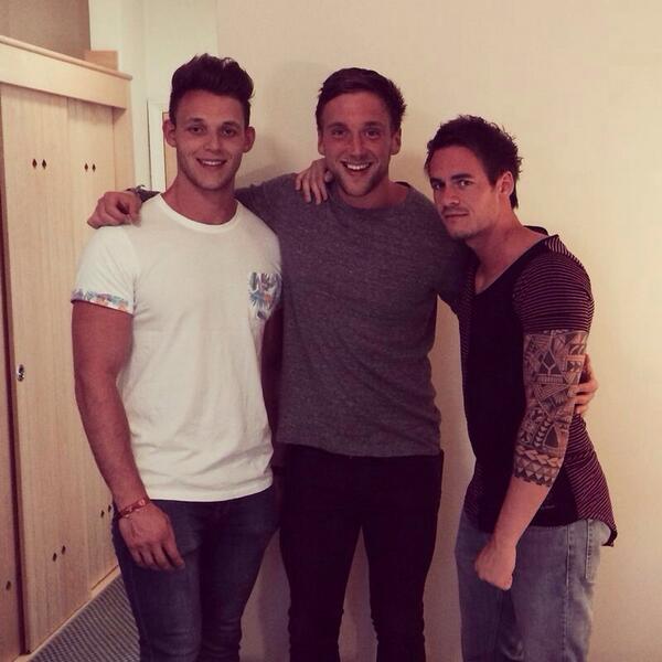 MatJones11's tweet photo. Decent night out in Jersey last night 🍻 http://t.co/bvpuSksyNh