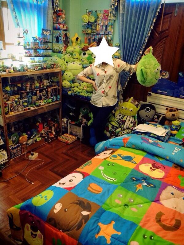 AmFayya's tweet photo. เชรดแม่!!! ห้องนอนที่พี่รู้จัก ประเด็นหลักพี่แกเป็นผู้ชาย อยากจะไปจิ๊กซักตัวสองตัว😍😍 #กูจะไม่ยอมเห็นรูปนี้คนเดียว http://t.co/TMNAhm3EKD
