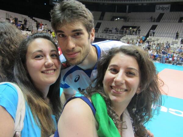 robby_tess's tweet photo. Noi non facciamo i selfie...siamo all'antica!😝😝 @elips91 @francescasimo91 http://t.co/7pxm3sYcCW