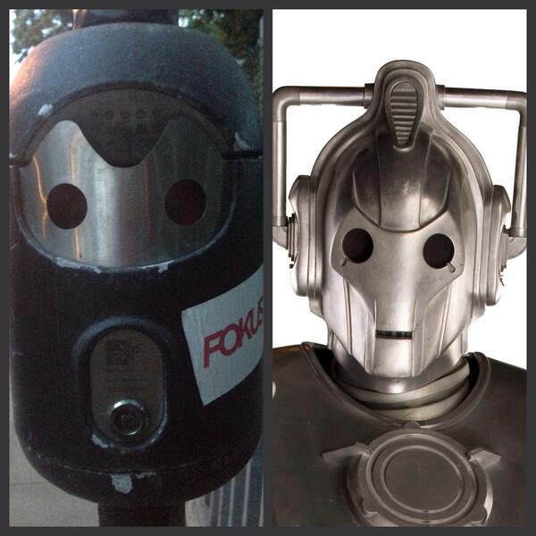 ChrisMoyles's tweet photo. Bus stop ashtray V Cyberman http://t.co/bTiQQcUfnw