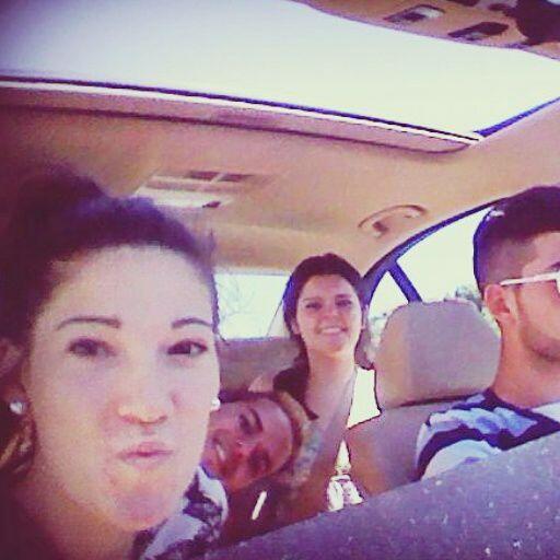 NuriaSanchez94's tweet photo. buenos dias quiero un dia de ayer!! @Justhappii @alee_raya  con ellos http://t.co/cVopBUc4vb