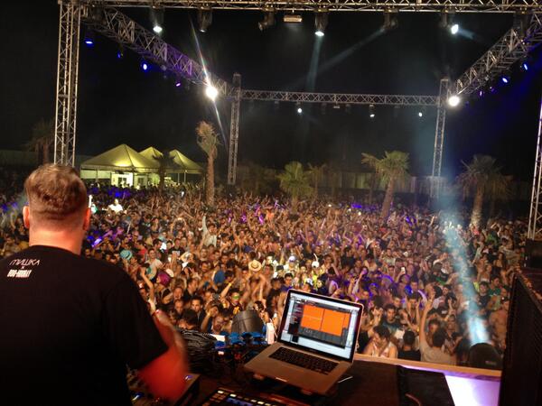 UMEK_1605's tweet photo. Sick night at @weekendbeachfes, #Spain! Oleeee! :) http://t.co/ygeurag2Dv