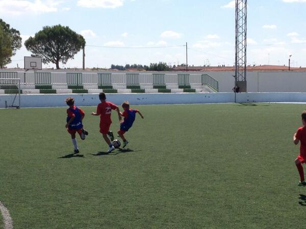 CampusBolanos's tweet photo. Los benjamines han disputado el último partido de la mañana #CampusFutbolBolaños http://t.co/cqKtd2lclV