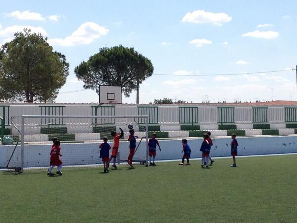 CampusBolanos's tweet photo. Los benjamines han disputado el último partido de la mañana #CampusFutbolBolaños http://t.co/cqKtd2lclV