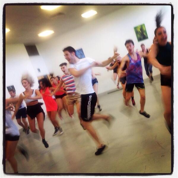 PERFORMERS_COLL's tweet photo. 3rd yr students rehearsal! #floetryinmotion #hardworkpaysoff #happy #donotmissthisshow http://t.co/2F06WZnJBx