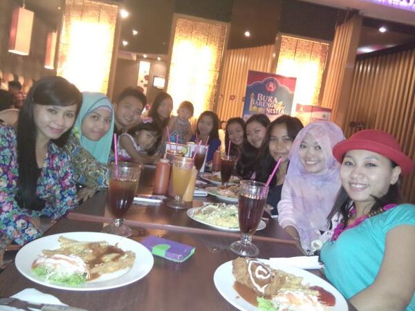 Bukber with Keluarga temen2 Penari Jawa Timur. :)