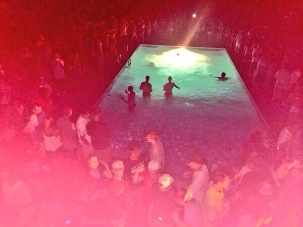 Gavinh3's tweet photo. @lubanadam you missed out! "Police use helicopter to break up massive suburban Syracuse party http://t.co/9V7JA8BKax http://t.co/BxXKvJMSfn"
