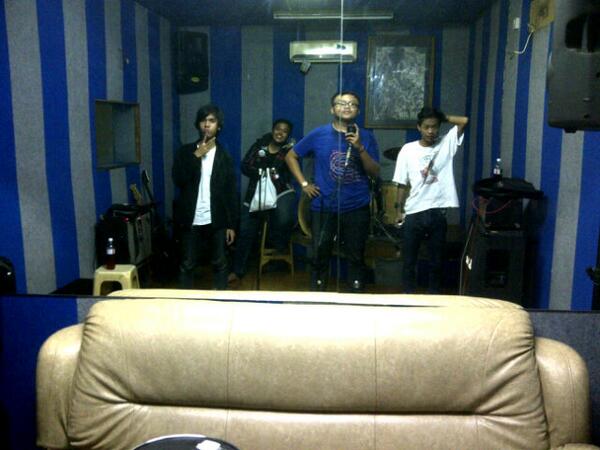 Segarnya buka puasa disudahi dengan senyuman member yg manis rasa coklat ciat <a href="/DimasMalik/">Dimas M.Ilhamsyah</a> <a href="/AshariSyamsul/">syamsul ashari</a> <a href="/azonanda/">Aditya Z</a> :D