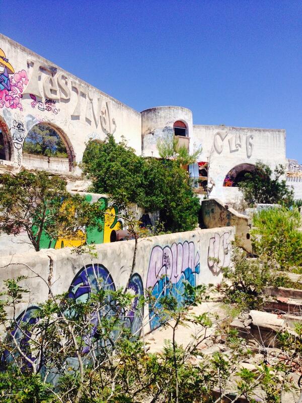 EmilyGrimbley's tweet photo. Enter after party in the mountains http://t.co/wawbwHi9lr