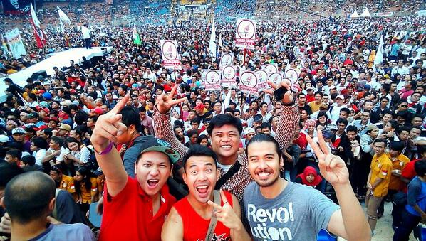 VollandVolt_'s tweet photo. Dan kami memilih no.2 #Salam2jari @gadiiing @cjerikho829 @wirogelehydro Cc: @fadjroeL @dianparamita @ernestprakasa http://t.co/ADP8jxB3NJ