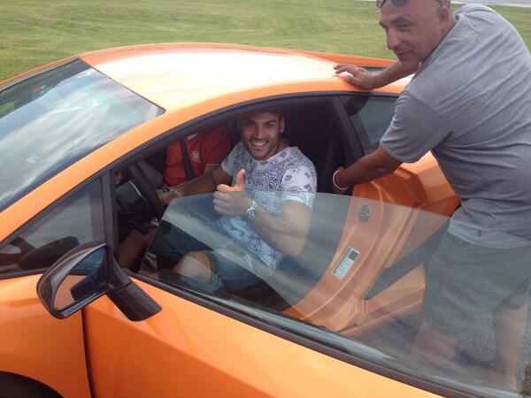 MauroSenatore's tweet photo. @FloydMayweather  No one ever like you http://t.co/Hf1aX2fQi9