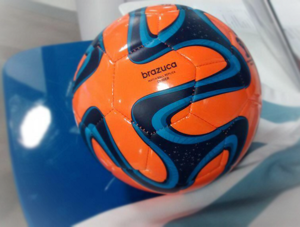 Al término del partido hacemos #JuntosEnBrasil y se va la Brazuca!!! Subí tu foto alentando a #ARG para participar!