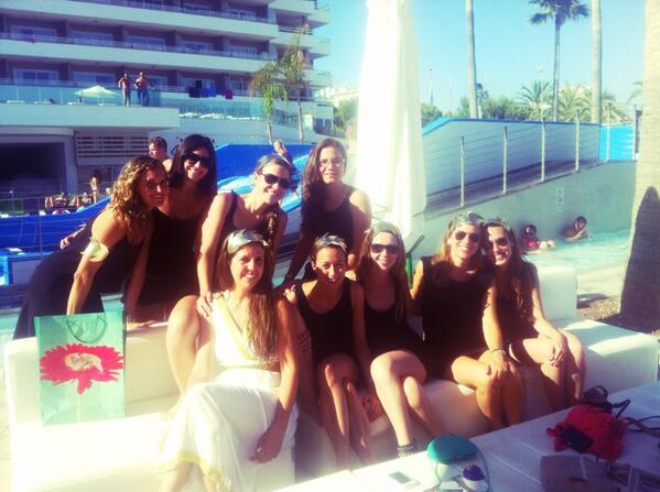 SolHouseCalvia's tweet photo. Despedida de soltera a la romana en la #JeanWaveSession. Ave, Carlos! Las que van a diverstirse te saludan! #Livewave http://t.co/itEScvEyHa