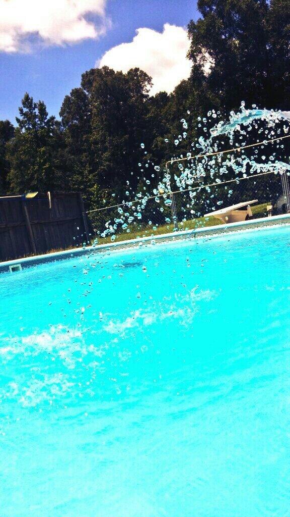 StepOnTheCracks's tweet photo. Gettin' some sun. ☀ #poolsidebliss http://t.co/tpN2M0YRko