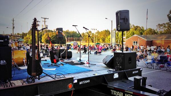 AKMBand's tweet photo. Setup last night... #lillington #nc #4thofJuly #merica http://t.co/h9Nw0nE6CX