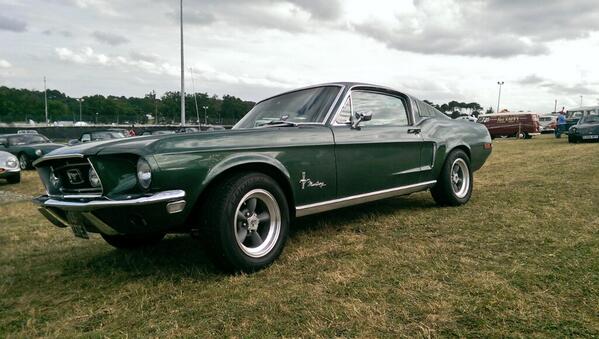 L'ombre du mythique Steve McQueen sur cette superbe Mustang Fastback 302 #bullitt <a href="/FordFrance/">Ford France</a>