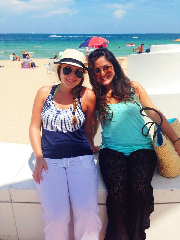 lauraaaperez's tweet photo. Yesterday with my bestie💋 http://t.co/SigyVQ82WC