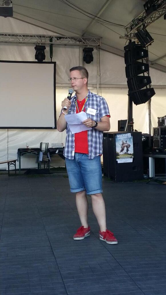 sundsvallpride's tweet photo. Robert talar om vikten av att få vara den en är @sundsvallpride
#sundsvallpride http://t.co/m3RBRpDiTL