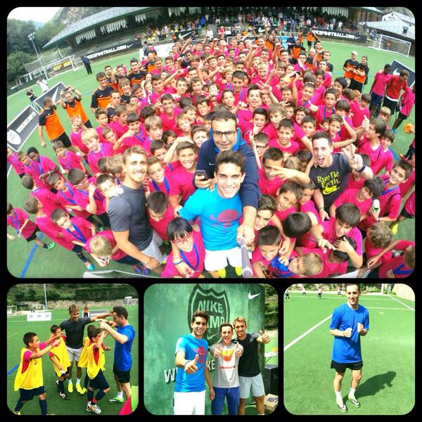 Graaaan dia con los mas peques y con algunos que ya no lo son tanto.... <a href="/muniesa92/">Marc Muniesa</a> <a href="/MarcBartra/">Marc Bartra</a> #QuieroSerElPichichi 🎉