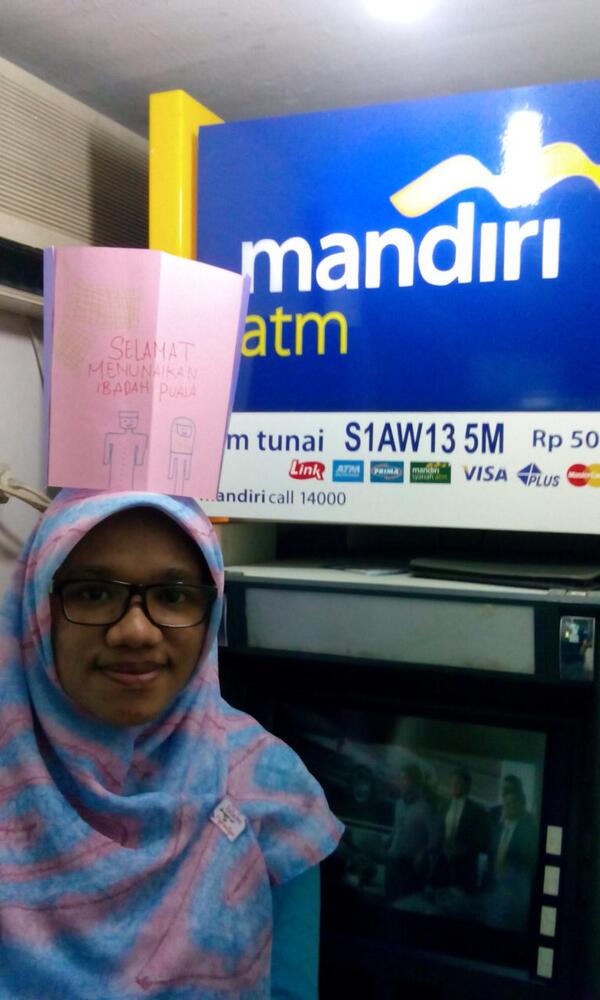 musdahae's tweet photo. Miss Muslimah 2014 , Insya Allah berkah :) @mandirifiesta #selfiemandiriatm #RADIUS2012 at atm Sirojudin Tembalang http://t.co/W9XF7pkYia