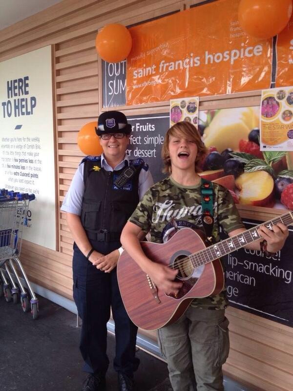 Row2297's tweet image. Collier Row raising funds to coincide with a 10k walk through the night this evening for local Hospice #community !