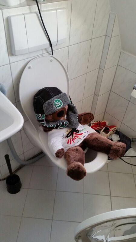 91Popp's tweet photo. Immer dä alkohol @oliverpocher @stefan62498038 #schneufz http://t.co/gKW92riNMx