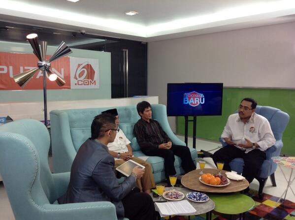 liputan6dotcom's tweet photo. Yuk kembali ke studio Liputan6,com w/ masing2 timses dlm #StreamingLip6 #DebatPilpres http://t.co/OiLYs9t87T http://t.co/lGZDV9lBy6