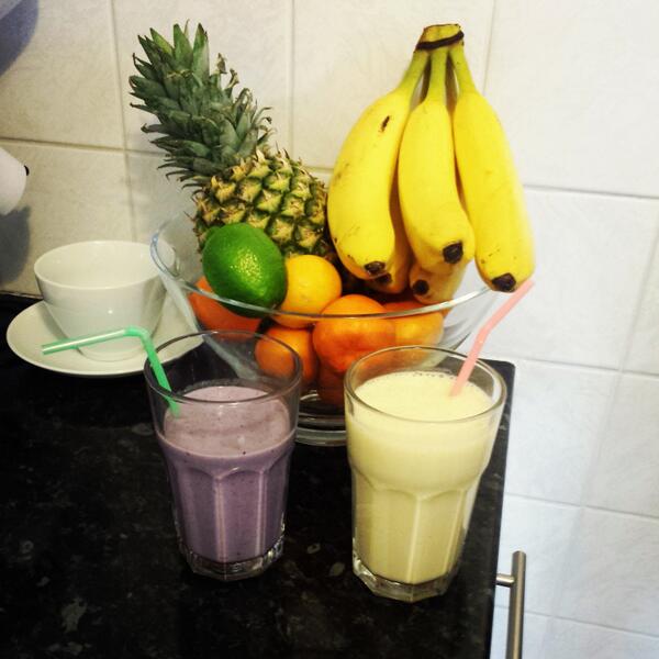 Laris_X's tweet photo. Day one. #thenewweightorder #weightloss #juiceplus #shake #plantbasedprotein 🍇🍓🍒🍌 http://t.co/quu5E9JWD3