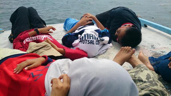 PEPALA_1D's tweet photo. Tepar di perahu http://t.co/ZoZSp4mK4v