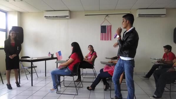 ddaITESCHAM's tweet image. Jóvenes Becarios del English #Access Programa presentan sketch conmemorando #IndependenceDay #usembassy #itescham