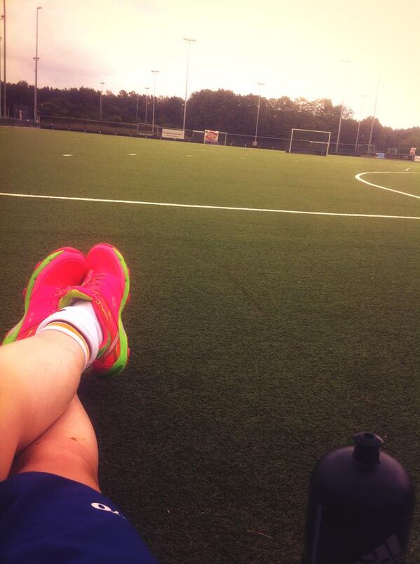 ilsekappelle's tweet photo. Shuttles done✅ #5nations @DitahockeyNL http://t.co/dTPX5s83yv