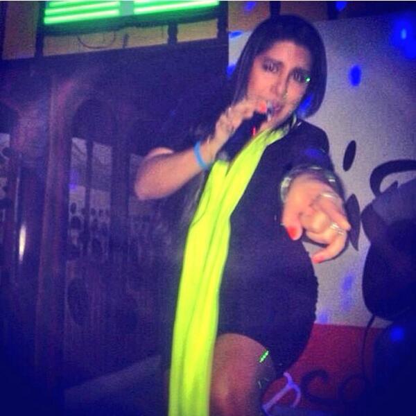 prixi_esencia's tweet photo. ESTÁ NOCHE todos a @Bar_RioCafeVino !! Hoy #ShowAcustico ! Ven, canta y diviértete con nosotros 🎵🎤 Roca #204 y Panamá http://t.co/6pGDRwvYFt