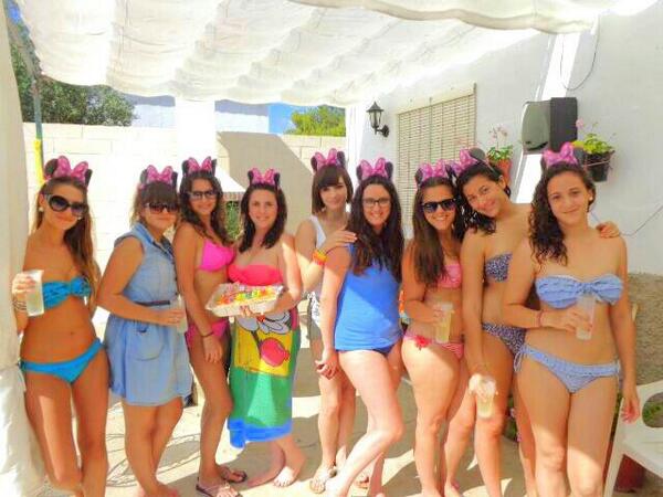 maripaz_05's tweet photo. Porque son increíbles y grandes amigas :) http://t.co/lstcWzUgka