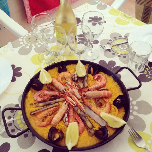 Lauvalengra's tweet photo. Esto es vida!!!@Pao_Nadal @nuribai @Evalentingra @Lauvalengra http://t.co/IKPkRaaI95