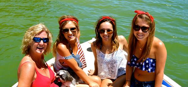 vickiep4's tweet photo. Happy Birthday America continues... @Jen2290 @kP_2491 @MWeeks25 http://t.co/vMznh9CRv8