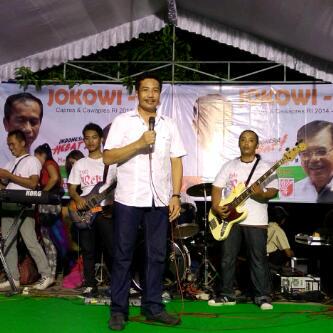 putriayuricke's tweet photo. WE are  ♥♥♥♥♥♥ #AkhirnyaMilihJokowi http://t.co/enhlUnTTIJ