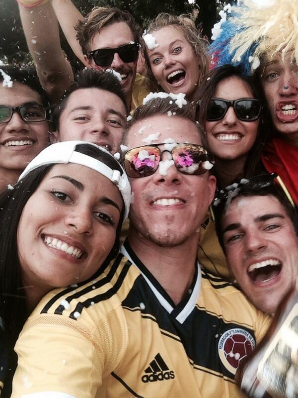 Monolete76's tweet photo. Celebrando desde el fan fest http://t.co/SBstYbW8ib